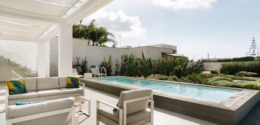 Elegante Villa con Piscina a pochi passi dal mare di Porto Cesareo