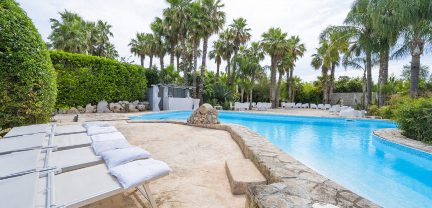 Villa con piscina immersa in un parco botanico a pochi km da Lecce