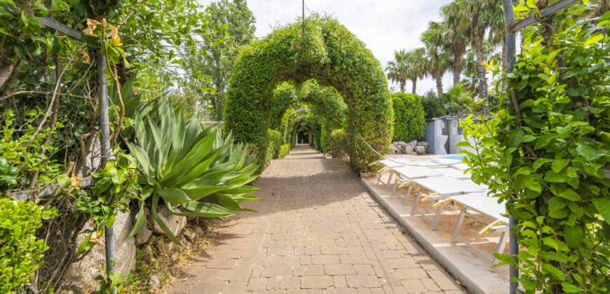 Villa con piscina immersa in un parco botanico a pochi km da Lecce