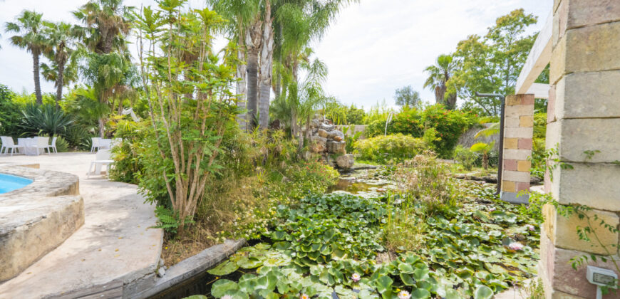 Villa con piscina immersa in un parco botanico a pochi km da Lecce