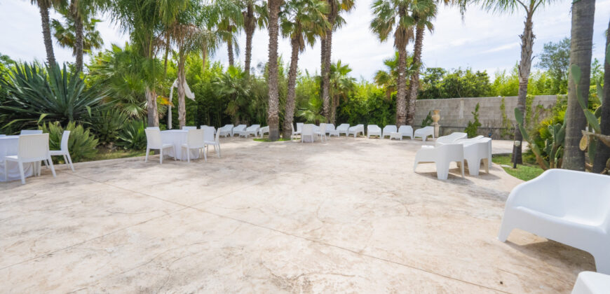 Villa con piscina immersa in un parco botanico a pochi km da Lecce