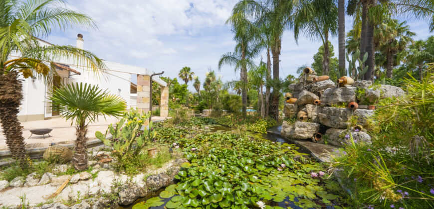 Villa con piscina immersa in un parco botanico a pochi km da Lecce