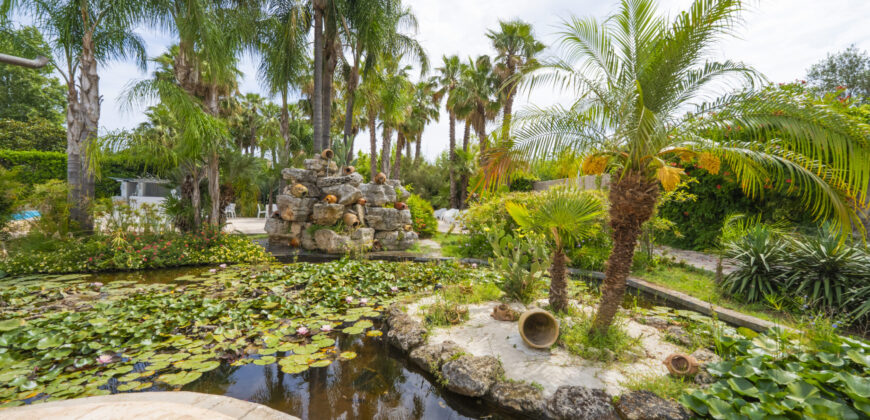 Villa con piscina immersa in un parco botanico a pochi km da Lecce