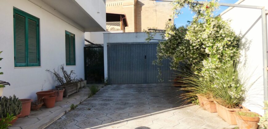 San Cesario di Lecce – Ampia abitazione indipendente con giardino e box auto